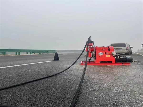 向阳马路路基路面开裂下沉注浆加固灌浆