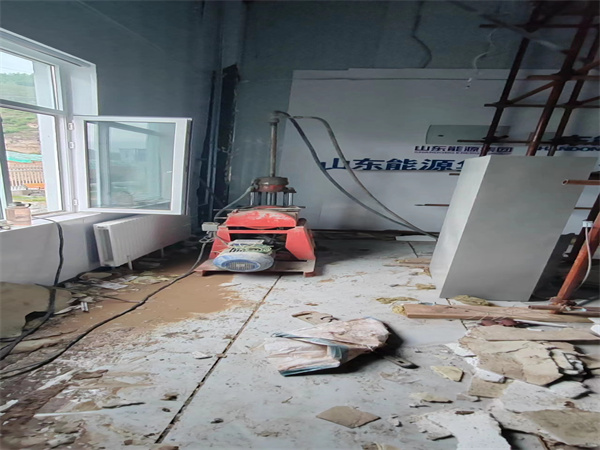 向阳地基基础下沉墙体裂缝加固注浆顶升施工